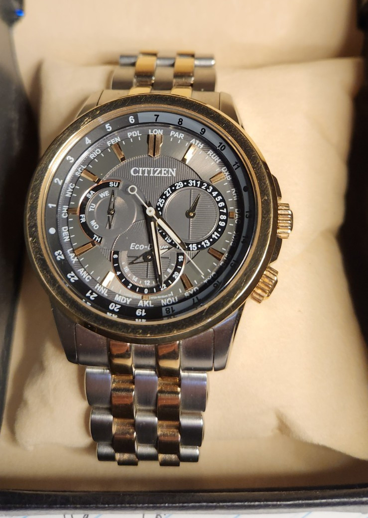 Citizen Eco-Drive Men’s Quartz Watch Gray Dial Two-Tone SS Bracelet Date/Day