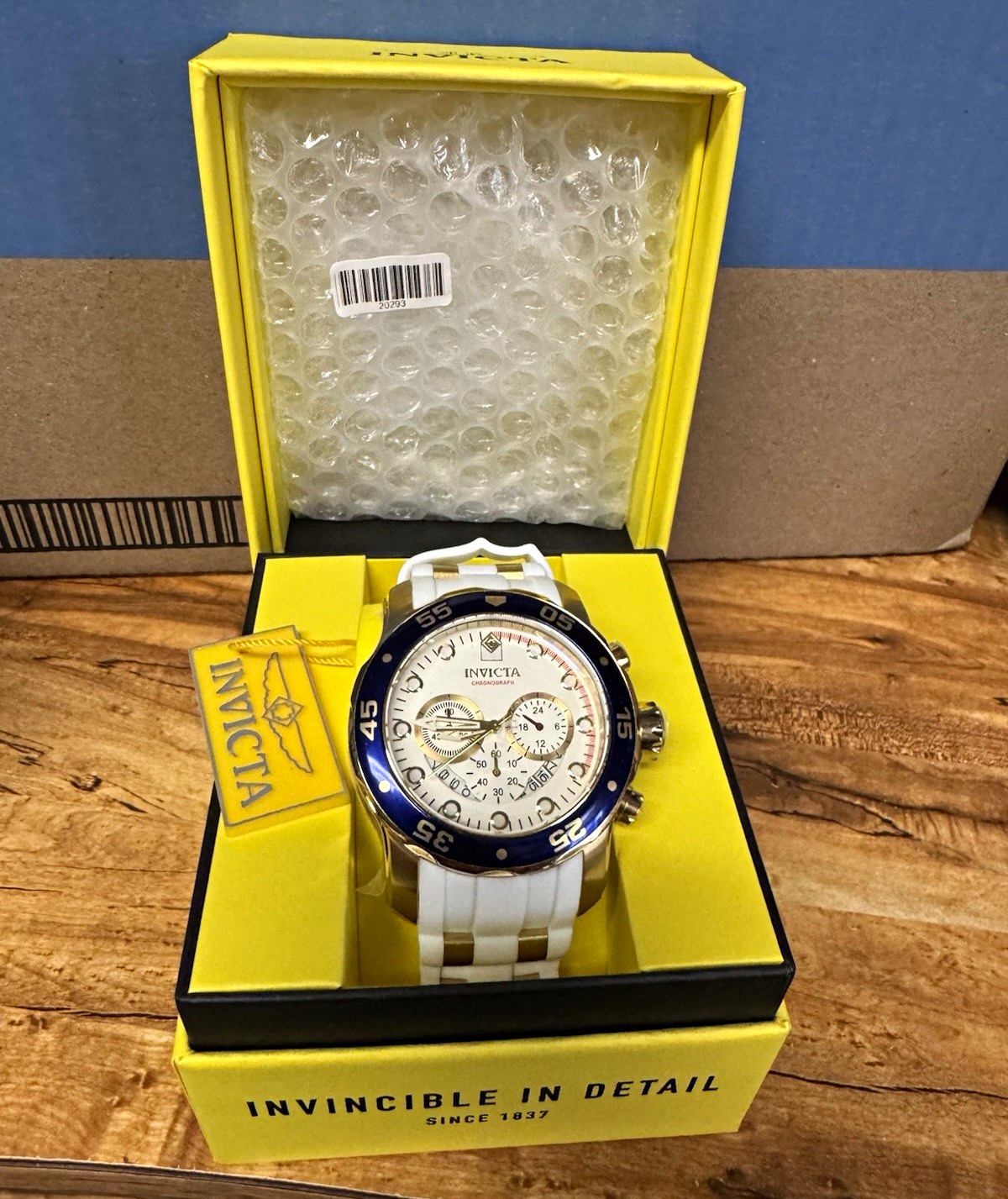 Invicta Pro Diver Scuba. Worn once. With tag & box as it came.