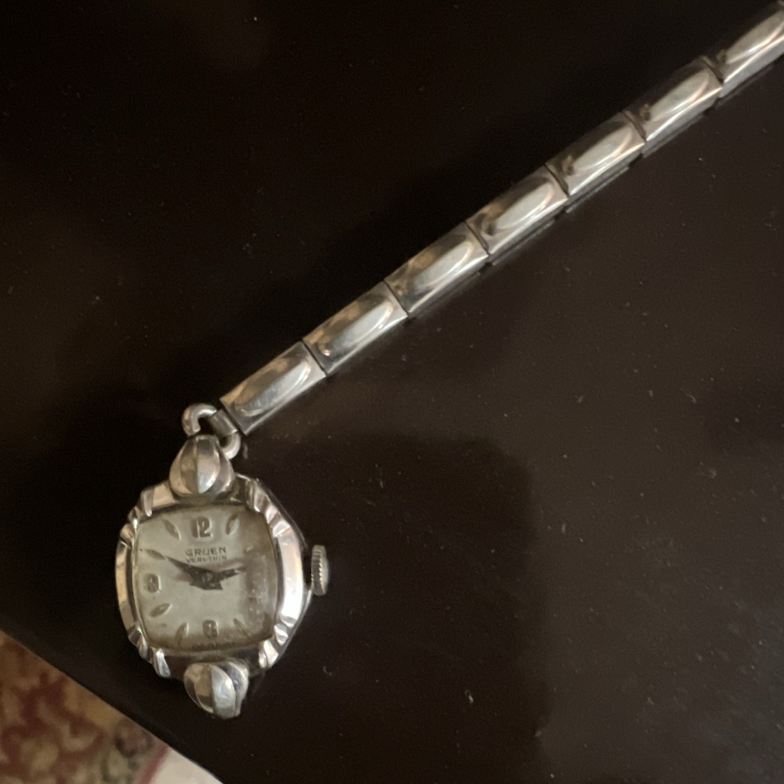 veri-thin Women’s Dress Cushion Case Silver Dial Analog Watch Metal Bracelet