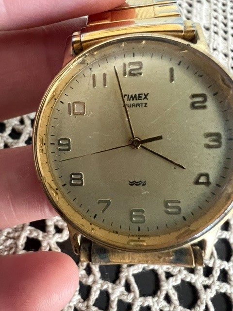 VTG Timex Men’s Gold Tone Round Classic Watch – New Battery