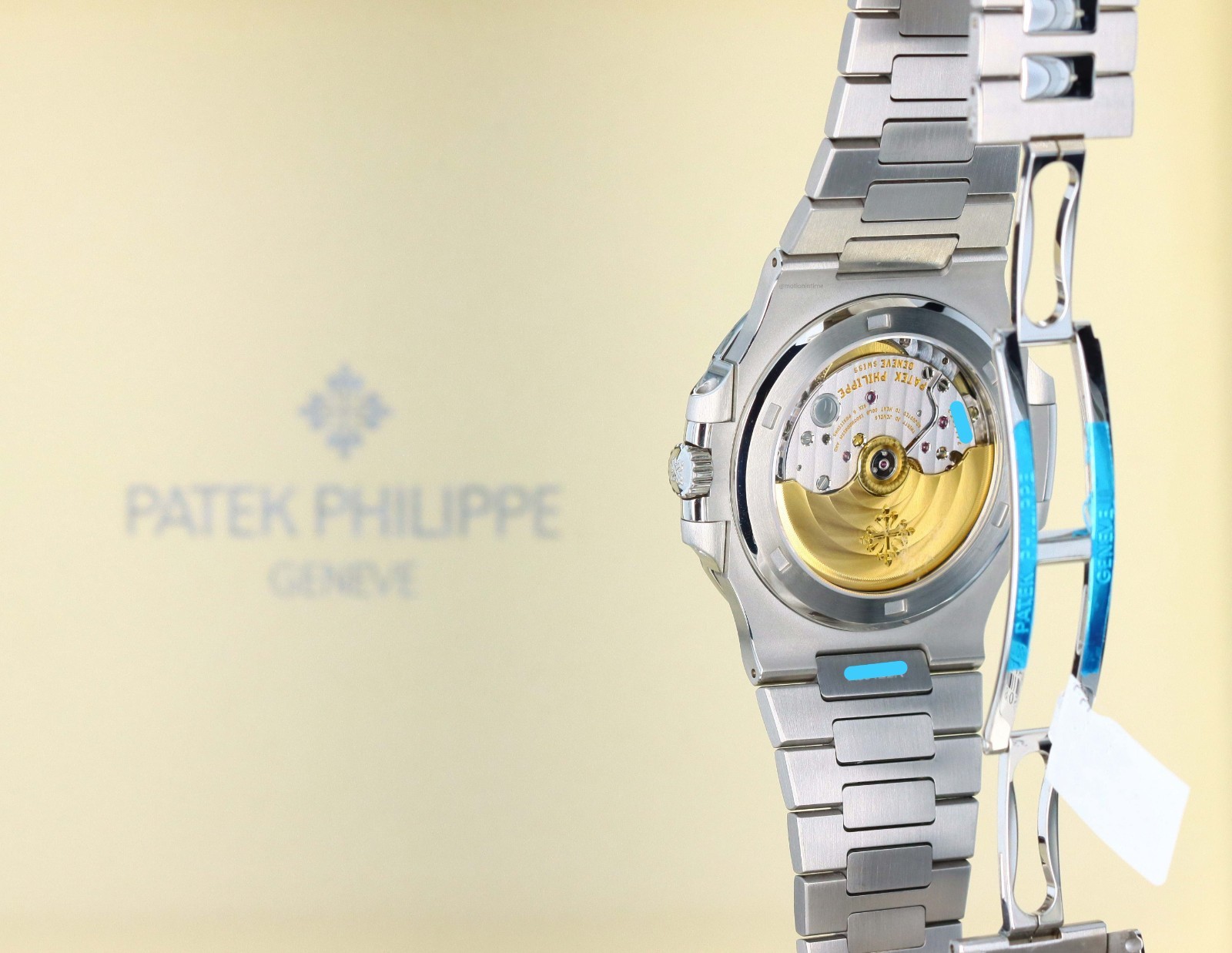 Patek Philippe Nautilus Jumbo 5711/1A-014, Green Sunburst Dial – Stainless Steel