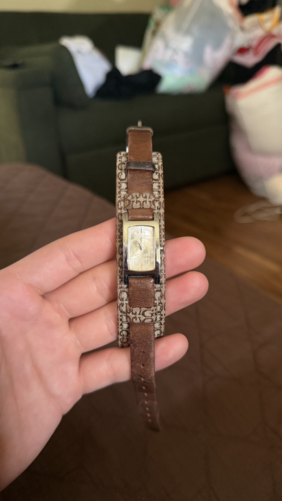 Guess I55106L7 White Dial Brown Textured Band Watch