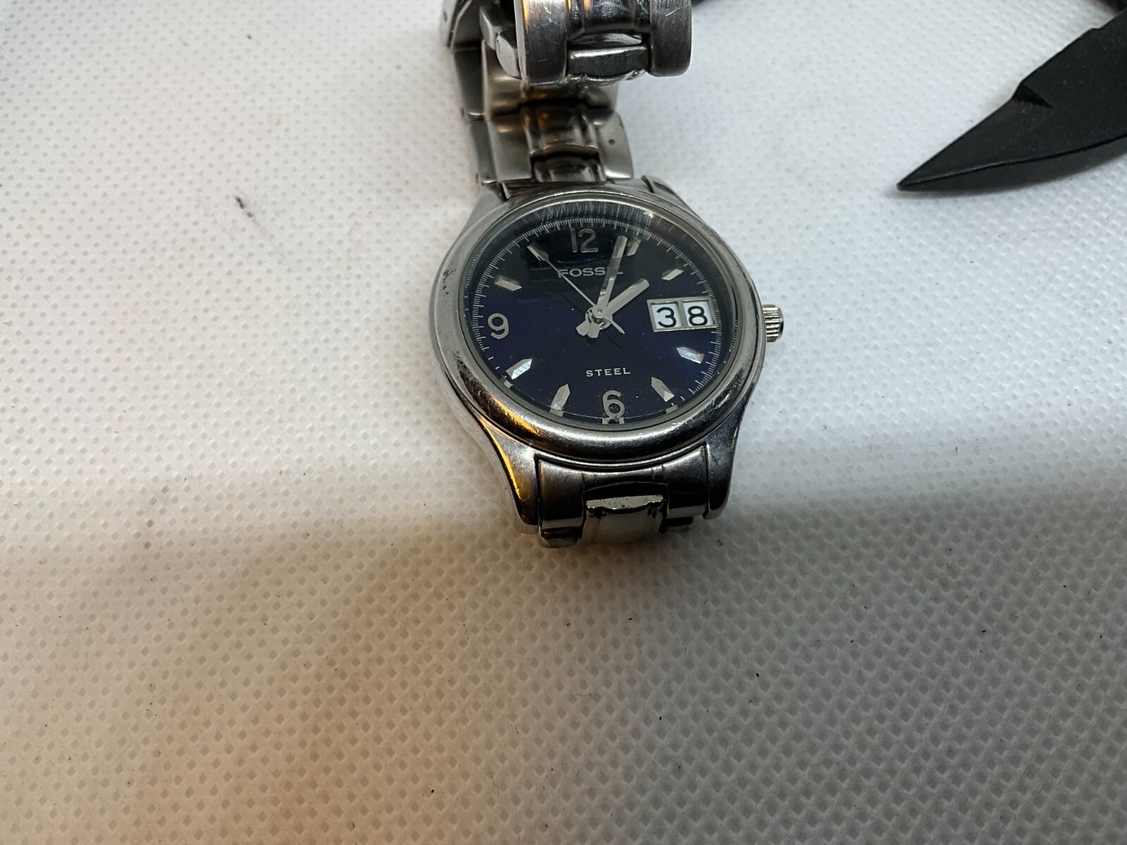 Desirable Fossil Steel womens watch with super large date numbers, light wear