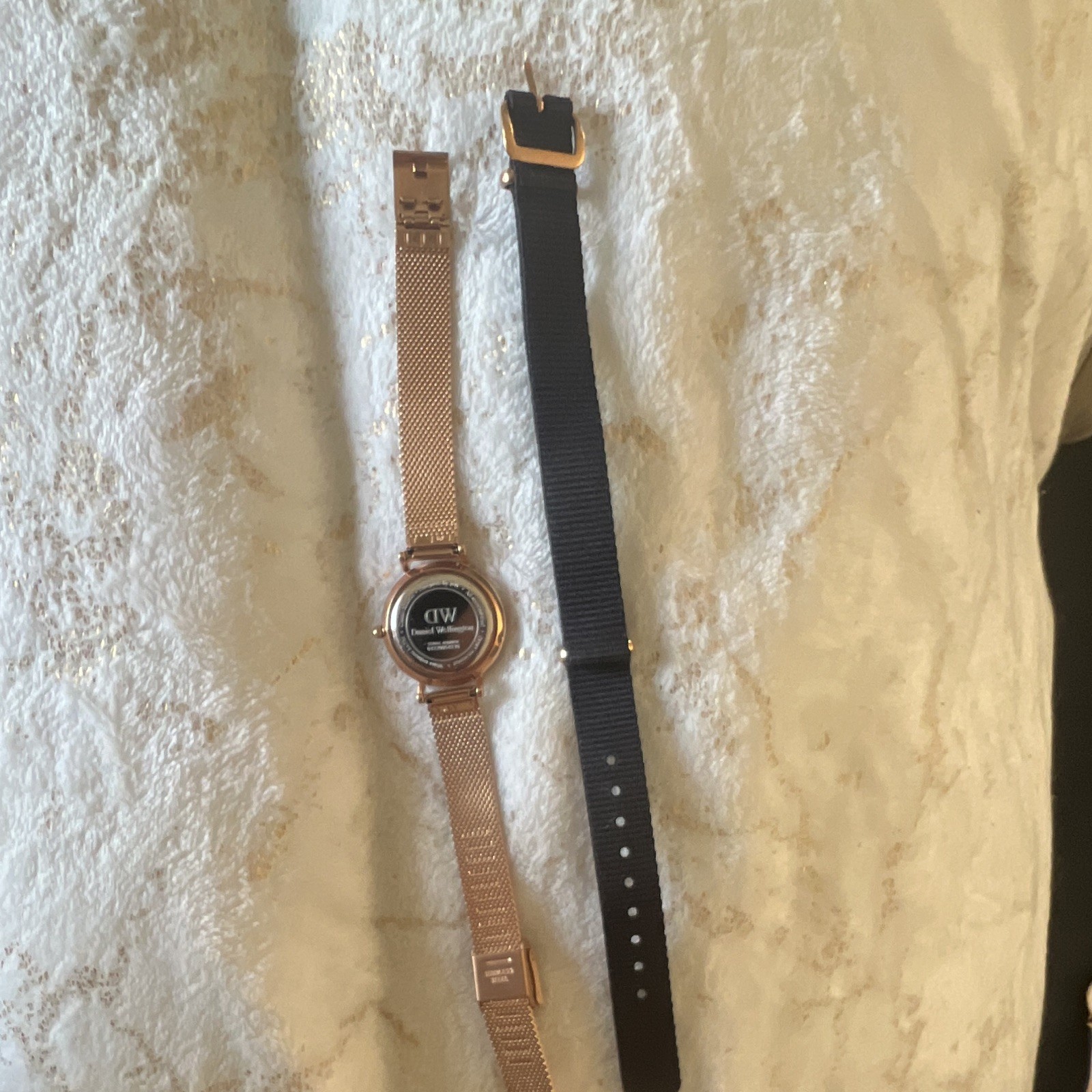 Daniel Wellington Quartz 32mm White Dial Rose Gold Mesh Watch + Black Strap