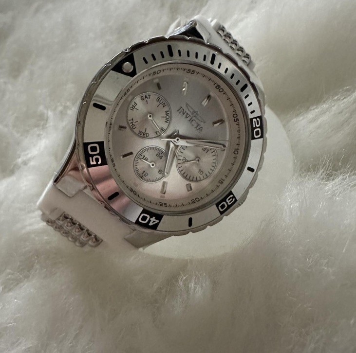 Invicta Speciality Watch – White w/ silicone band