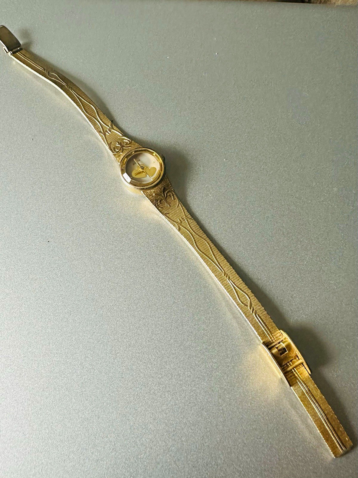 Elgin Women’s Quartz Analog Watch Gold Heart Dial Gold Tone Metal Bracelet