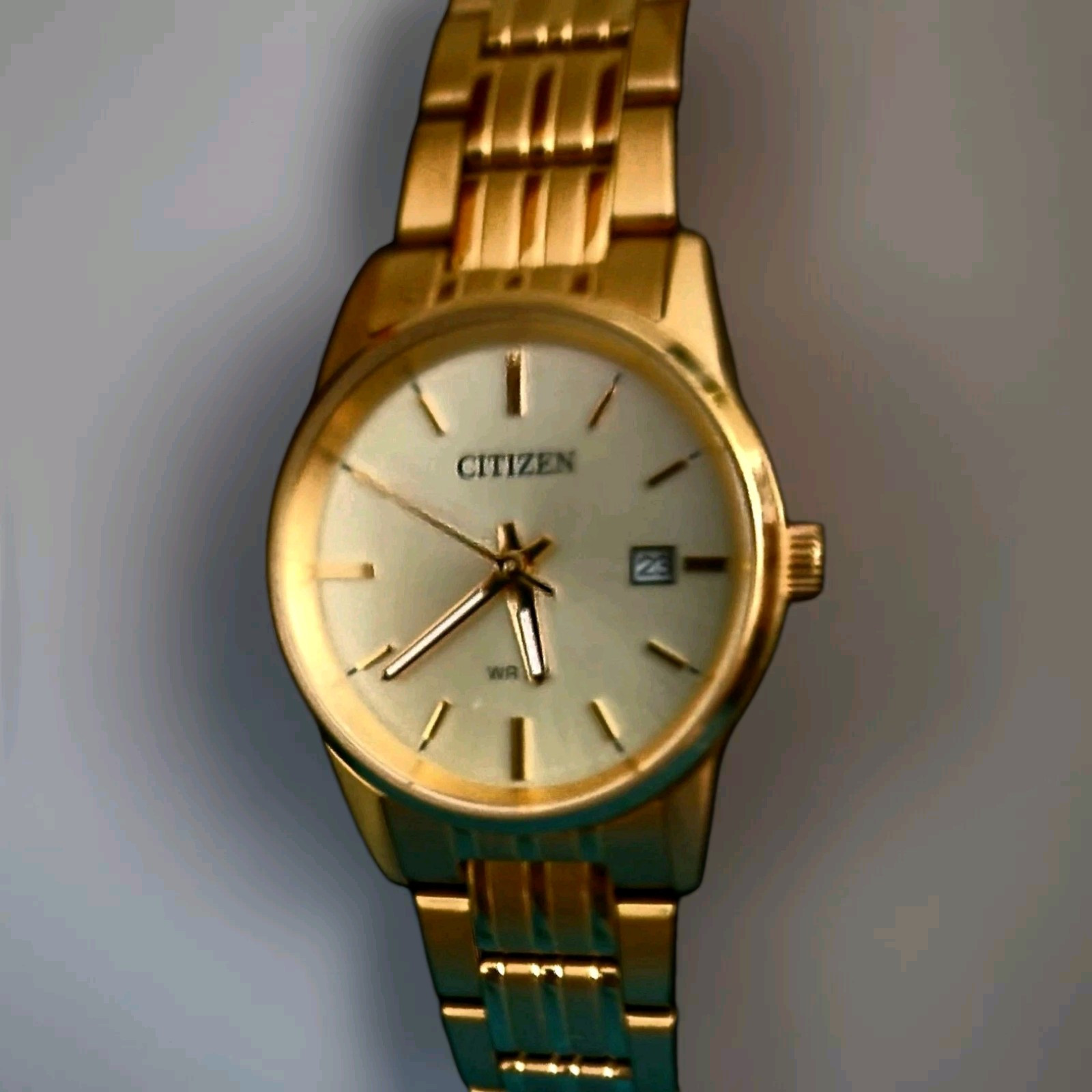 CITIZENS WRISTWATCH WOW! BRIGHT & BOLD; GOLD STAINLESS STEEL WATCH B011-S01692