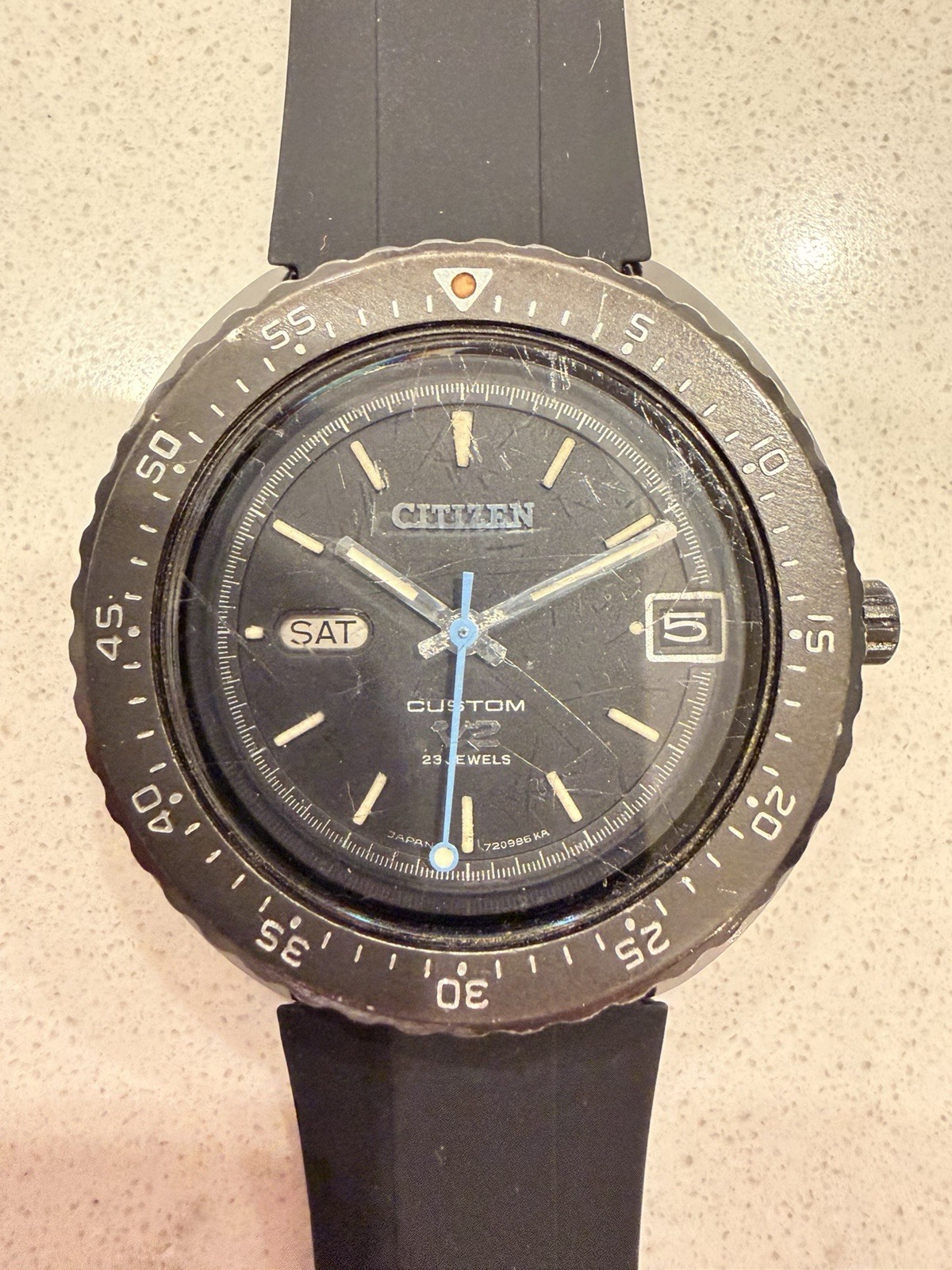 Citizen Custom V2 Blackie 4-720986 Auto 23J Rare White Day/Black Date – Running