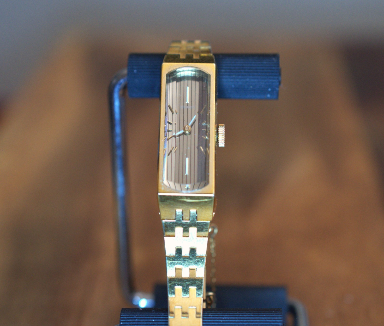SEIKO Elongated Rectangle 1420-367F – Beveled Crystal – Guilloche – 17 Jewels