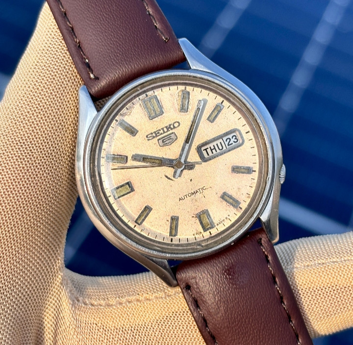 Vintage Seiko 5 Automatic Off-White Dial Japan Made Men’s Watch 6309-8230.