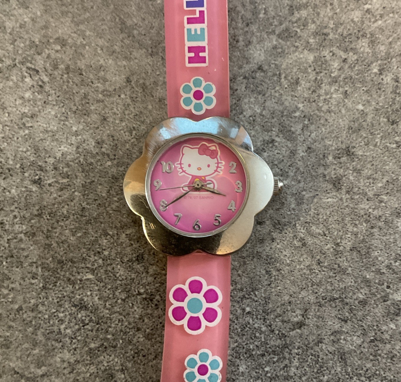2007 Sanrio Hello Kitty Watch Silver Tone 29mm Case Pink Resin Band A15