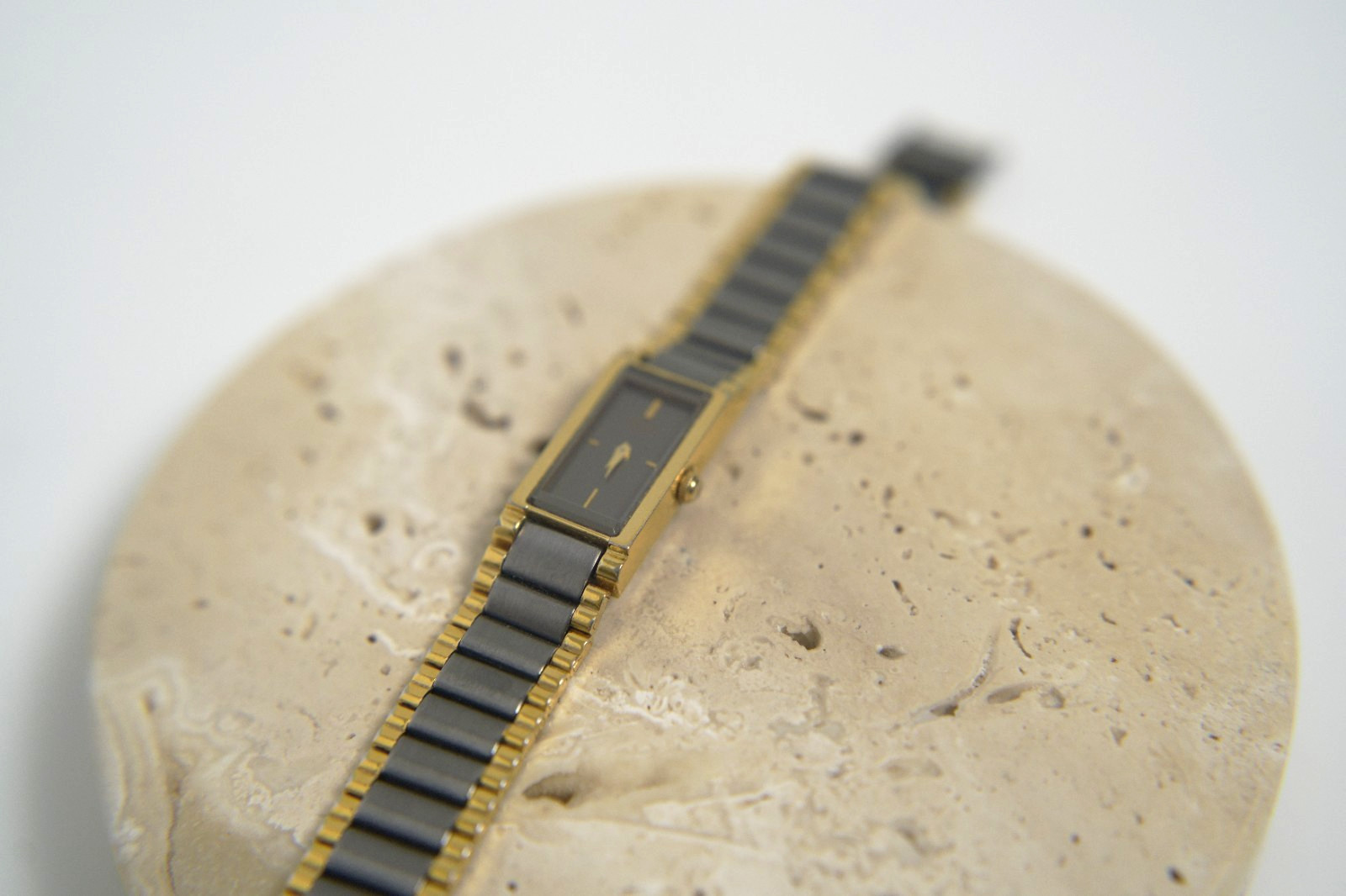 Vintage Seiko Ladies 12mm Quartz Watch Gray & Gold Tone Tank Dial 1E20-551H