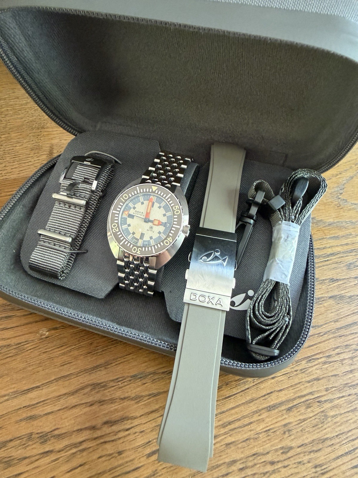 DOXA SUB Army 200T For Hodinkee Limited Edition Pre Owned With OEM Bracelet