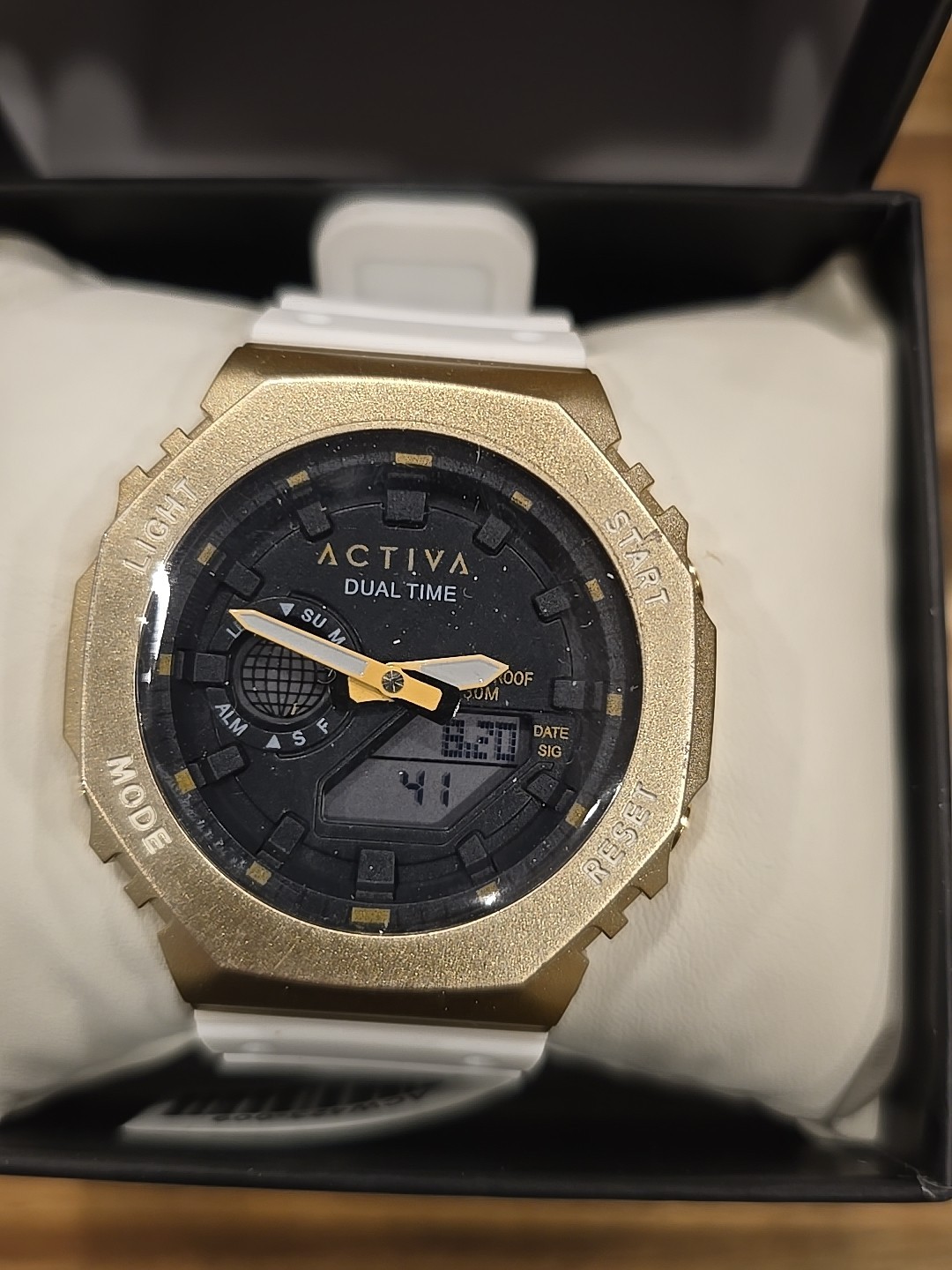 Activa Recon X Invicta Digital Unisex Watch – 45.5mm, White/Gold ACW423-009 New