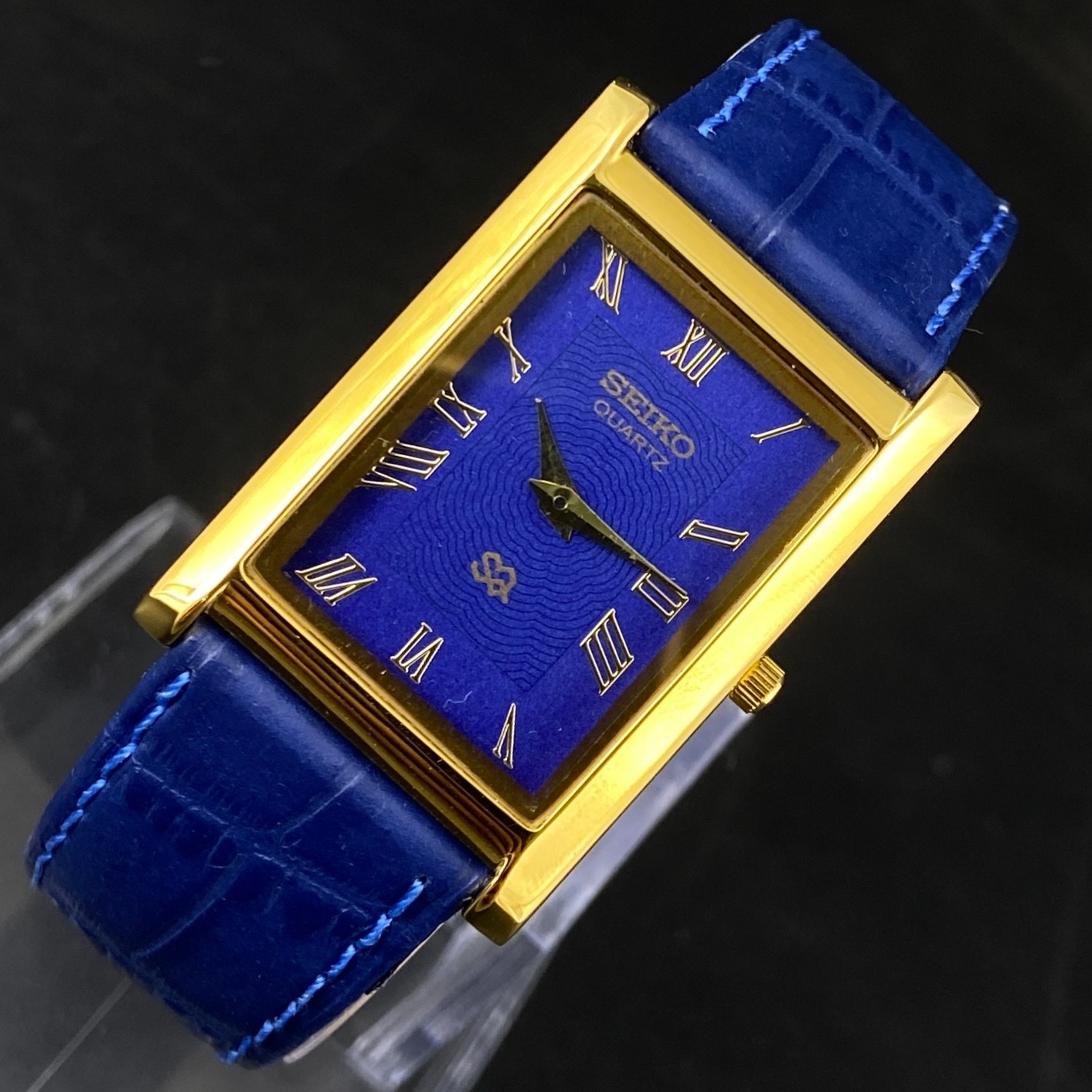 Vintage Seiko Slim Quartz Blue Face Rectangle Japanese 26MM Case Mens Watch S01
