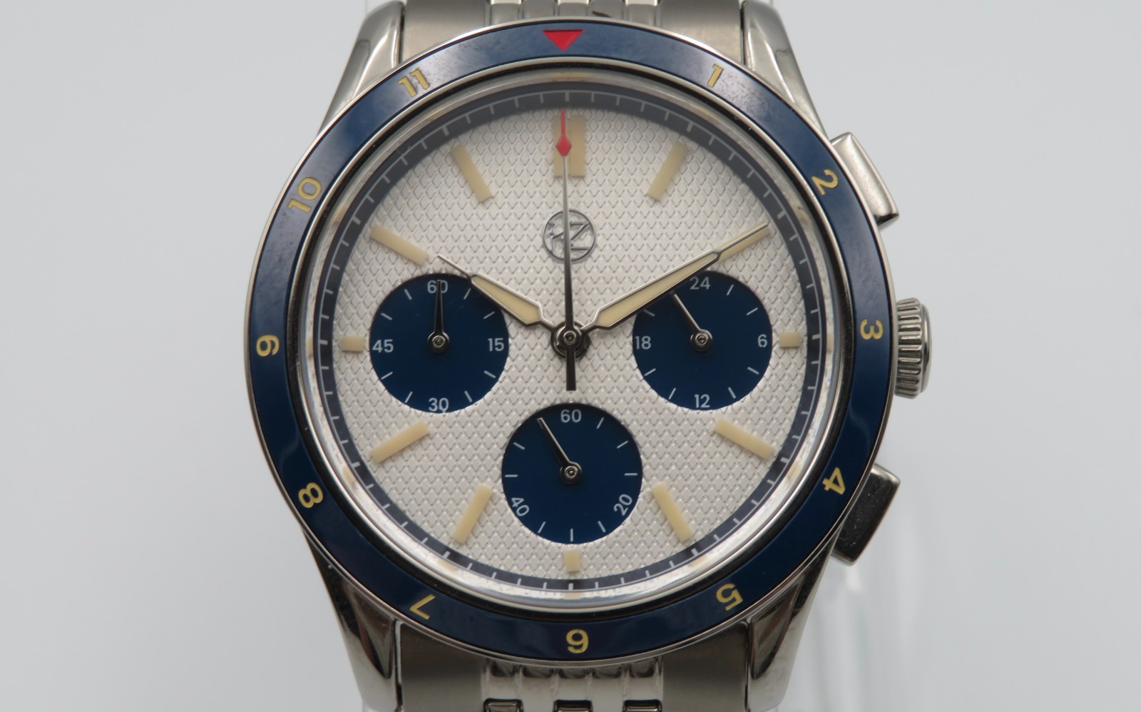 Hz Watches HZ.02 Blue Panda Men’s 37mm Titanium Mecaquartz Chronograh Wristwatch