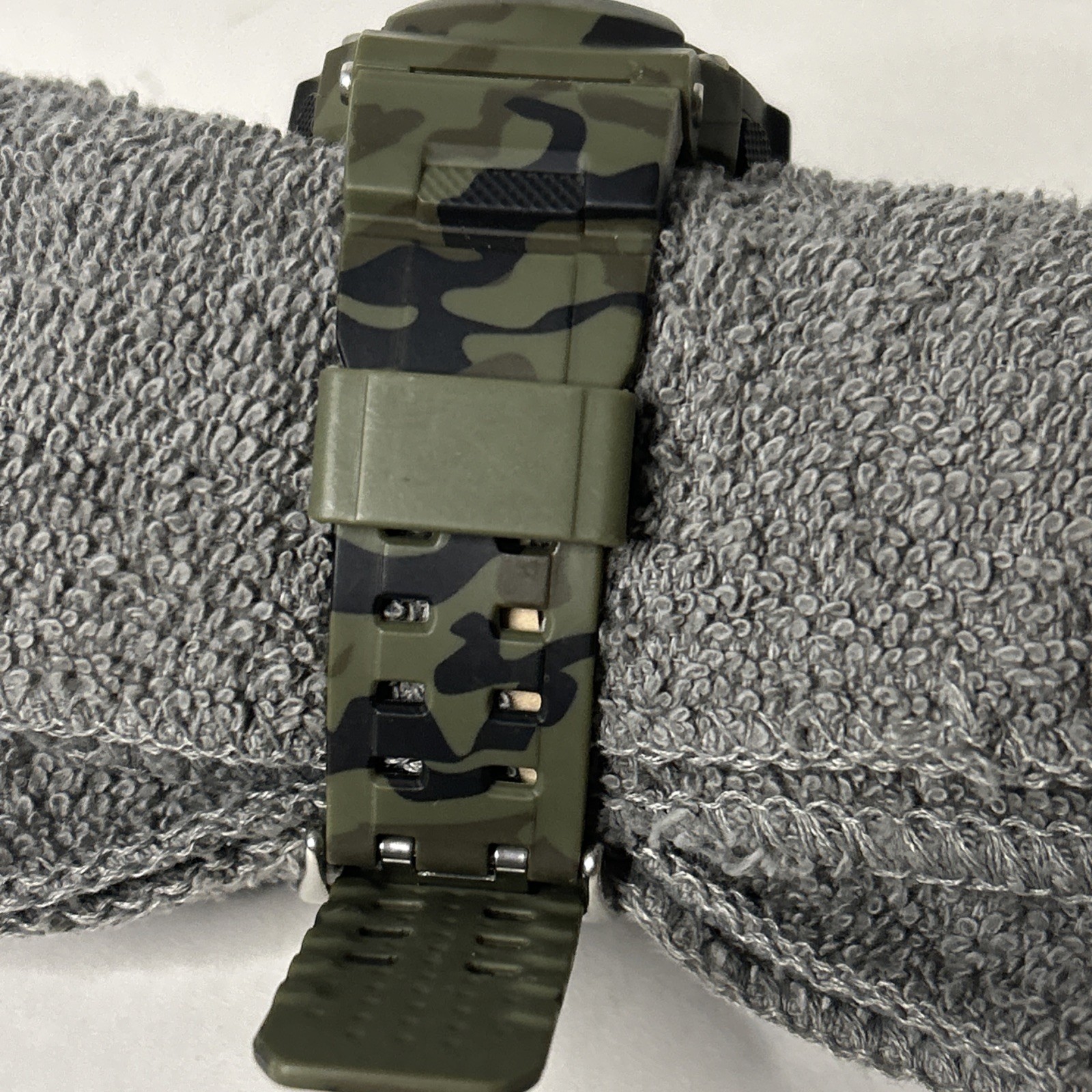 SKMEI 1197 Men’s Digital Sports Watch Camo Case & Band Water Resistant 5ATM USED