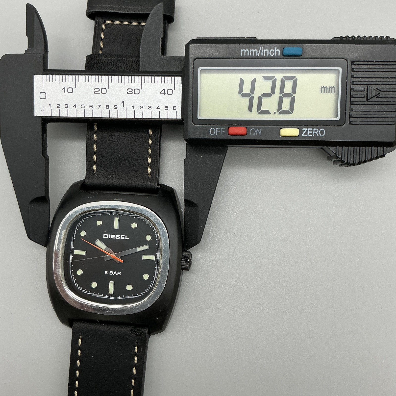 Diesel Mens Watch 43mm Black Dial Cushion Case Leather DZ-2089 New Battery