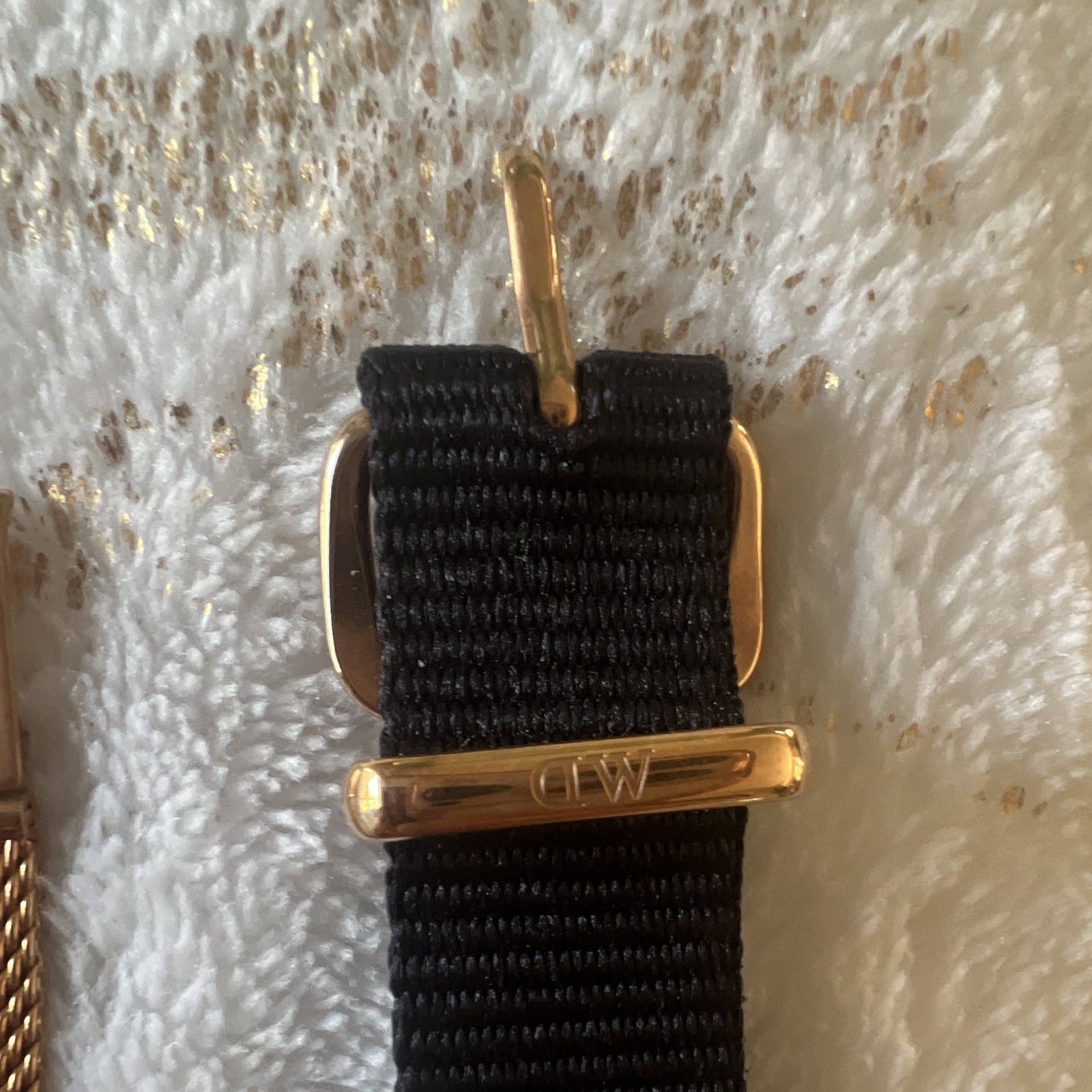 Daniel Wellington Quartz 32mm White Dial Rose Gold Mesh Watch + Black Strap