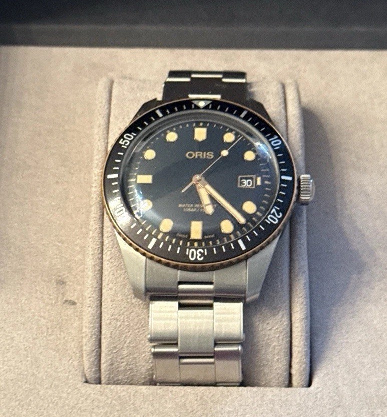 Oris Divers Men’s Black Watch – 01 400 7772 4054-07 8 20 18