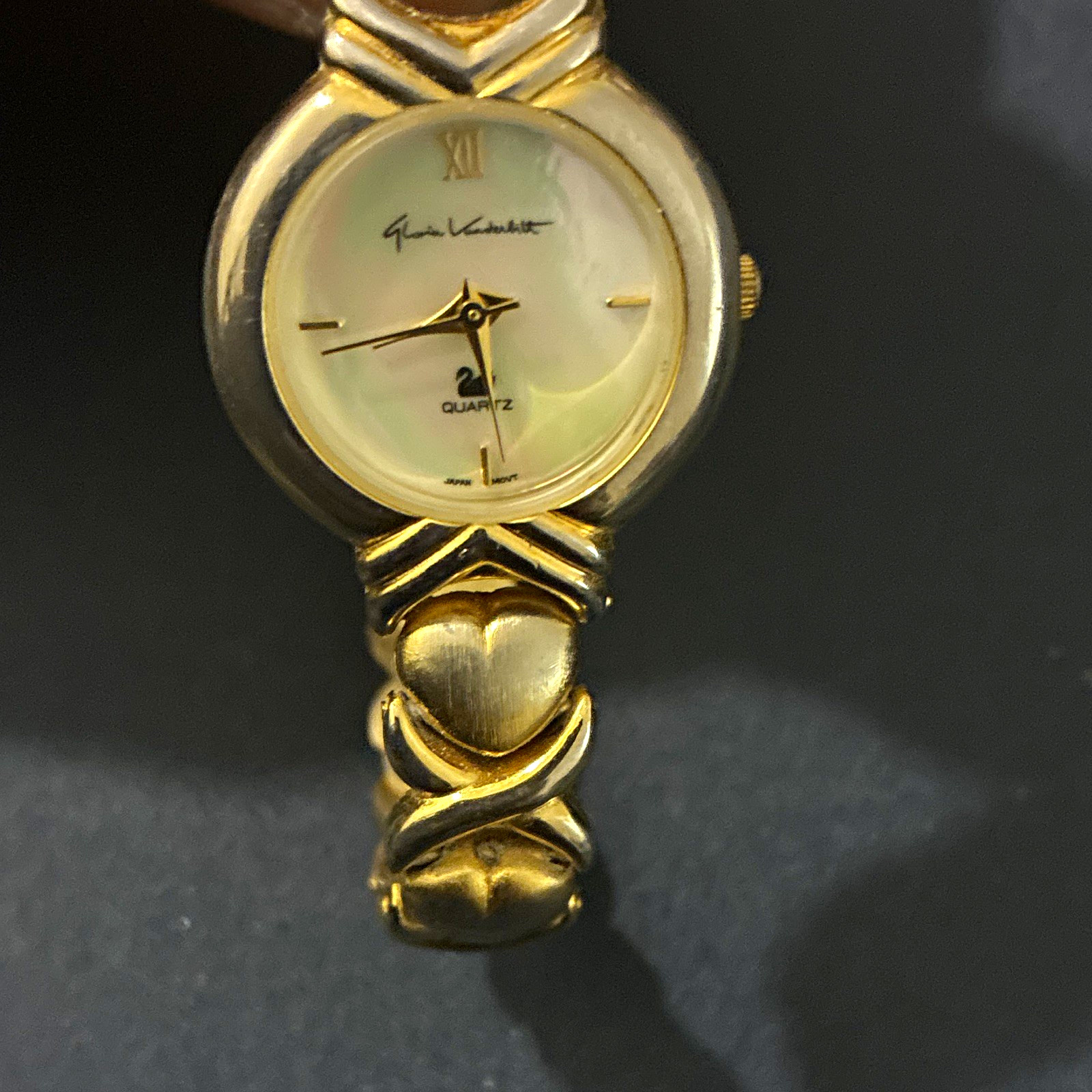 Gloria Vanderbilt Women’s Quartz Analog Dress Watch White Dial Gold Bracelet