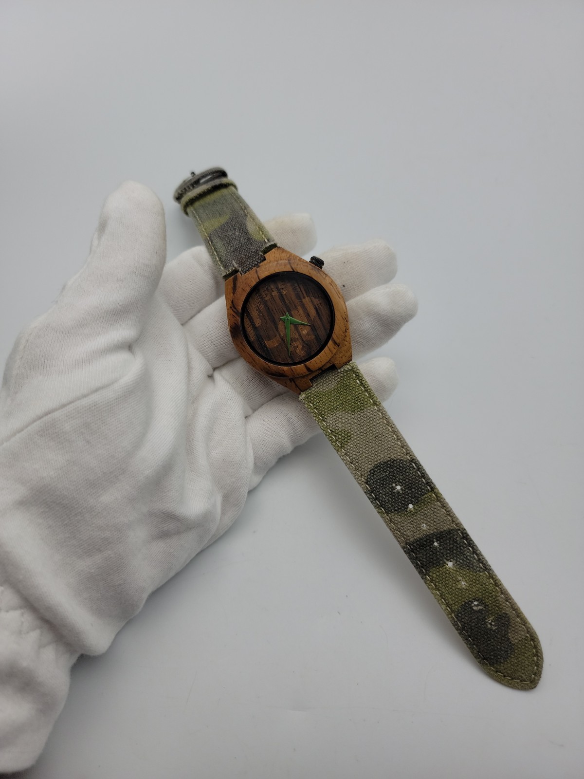 Apache Pine Men Watch 40mm Wood Case Green Camo Canvas Band 6.25″-8.25″, Runs