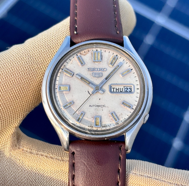 Vintage Seiko 5 Automatic Off-White Dial Japan Made Men’s Watch 6309-8230.