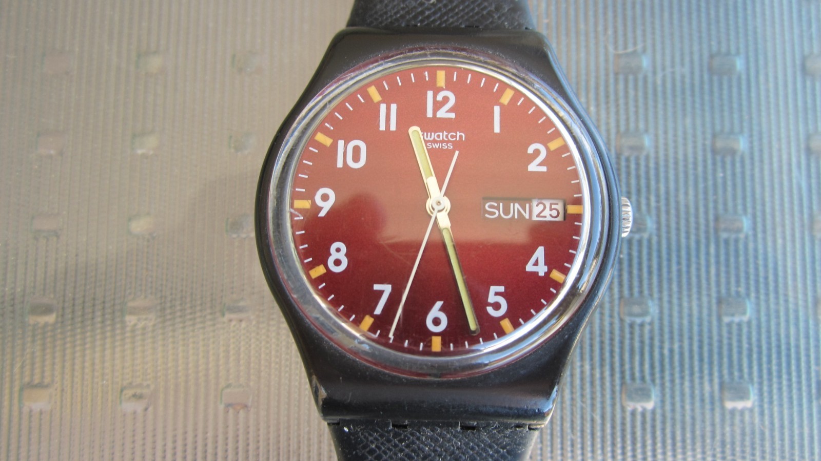 Swatch Watch Sir Red GB753 Red Dial Unisex – Works Great