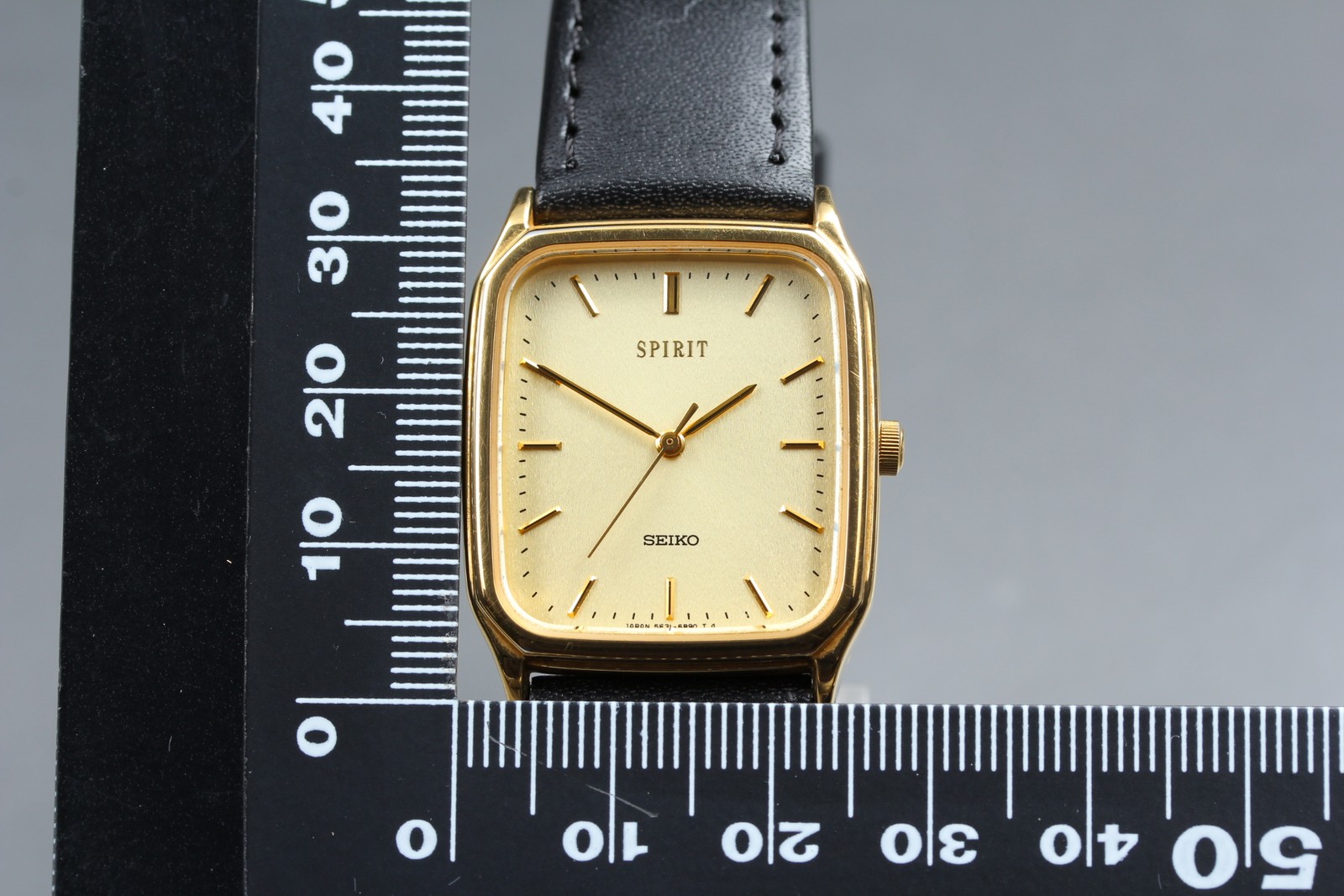 [Near MINT] Seiko Spirit 5E31-5B50 Gold Quartz Mens Watch From JAPAN