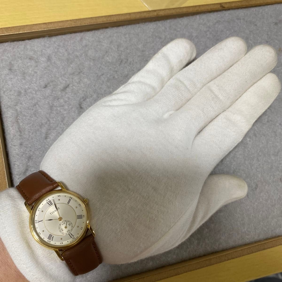 Tissot Swiss Made Quartz Mens Unisex Watch Gold Tone Silver Dial Roman Numeral