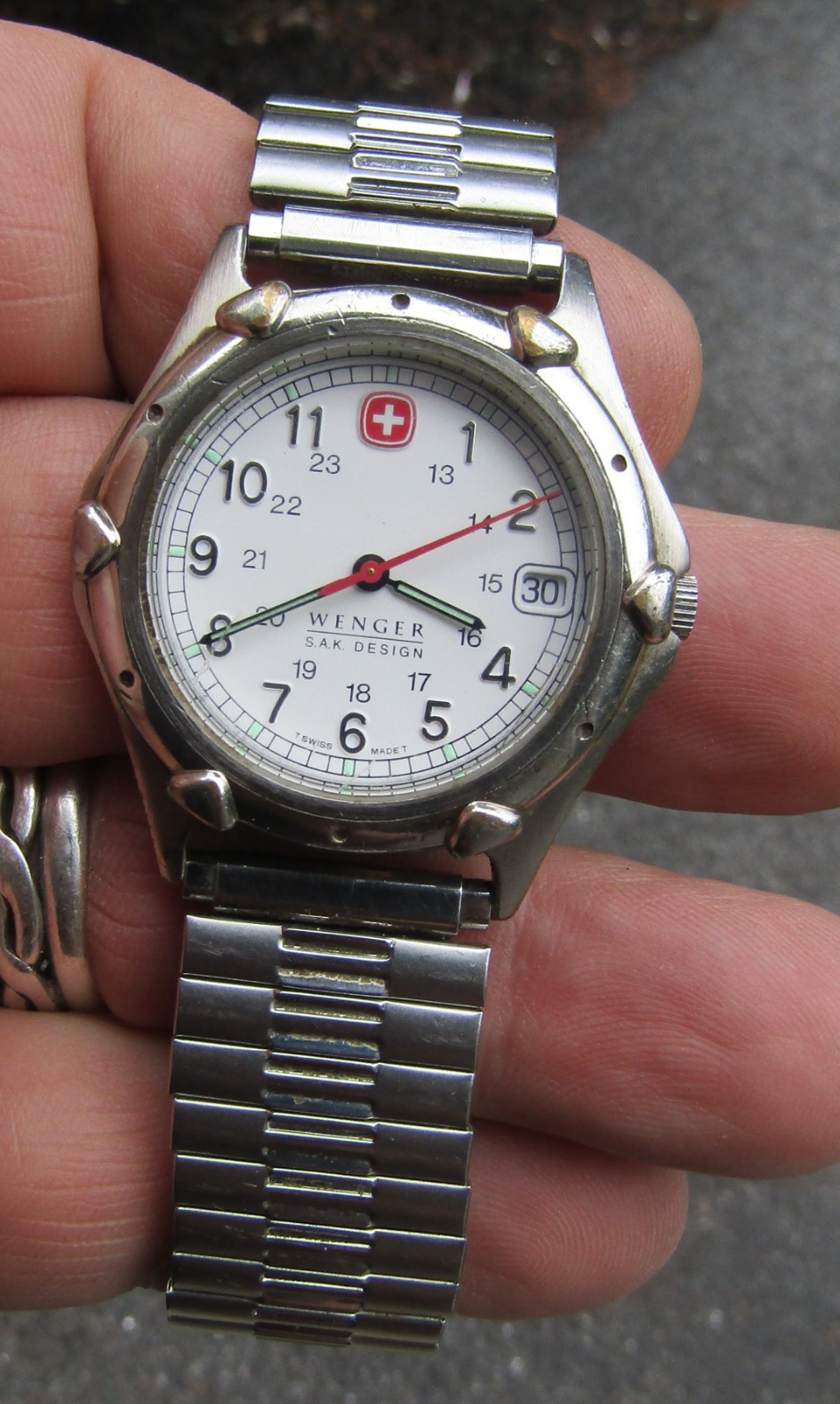Wenger Swiss Military Watch 095.0695 SAK Design White Dial 100M Nice new battery