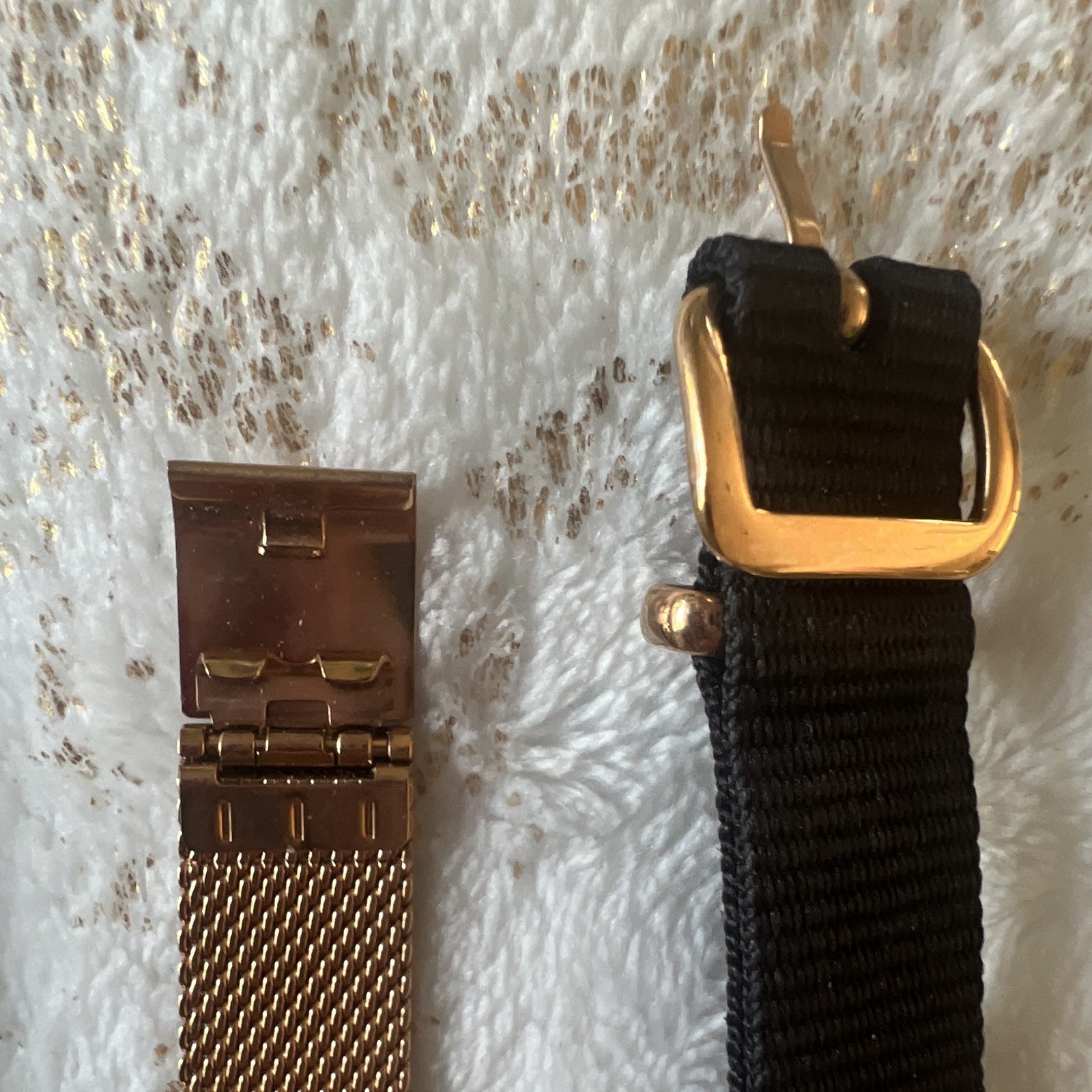 Daniel Wellington Quartz 32mm White Dial Rose Gold Mesh Watch + Black Strap