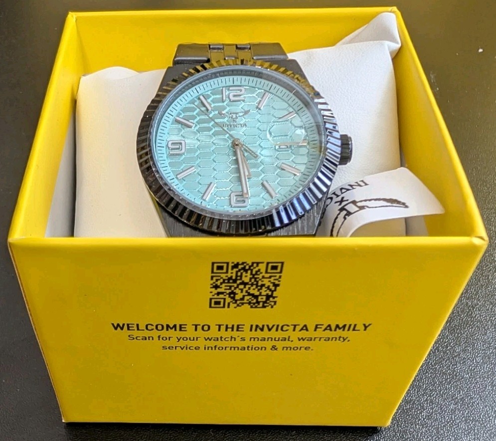 Invicta Specialty 70052 Quartz Watch – Plus Travel Case & Racing Keychain!
