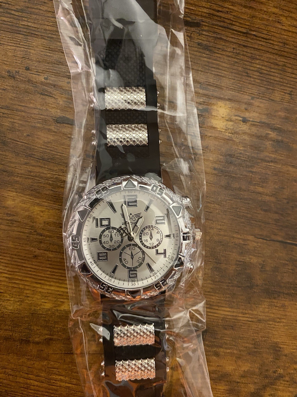Quartz Analog Chronograph Watch Silver Dial Arabic Numerals Black Rubber Strap
