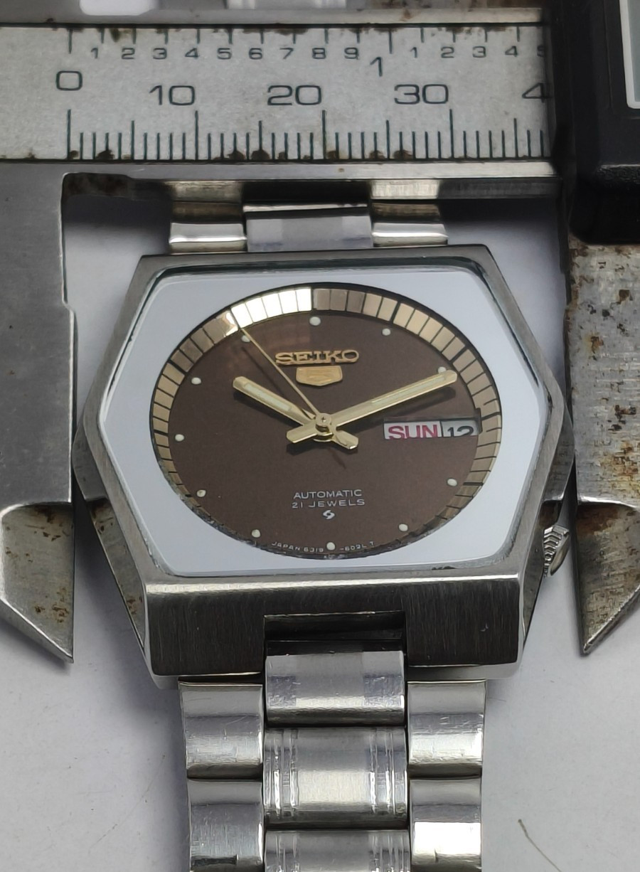 Seiko 5 Automatic 21 Jewels Day/Date Wrist Watch For Men’s In Working Condition