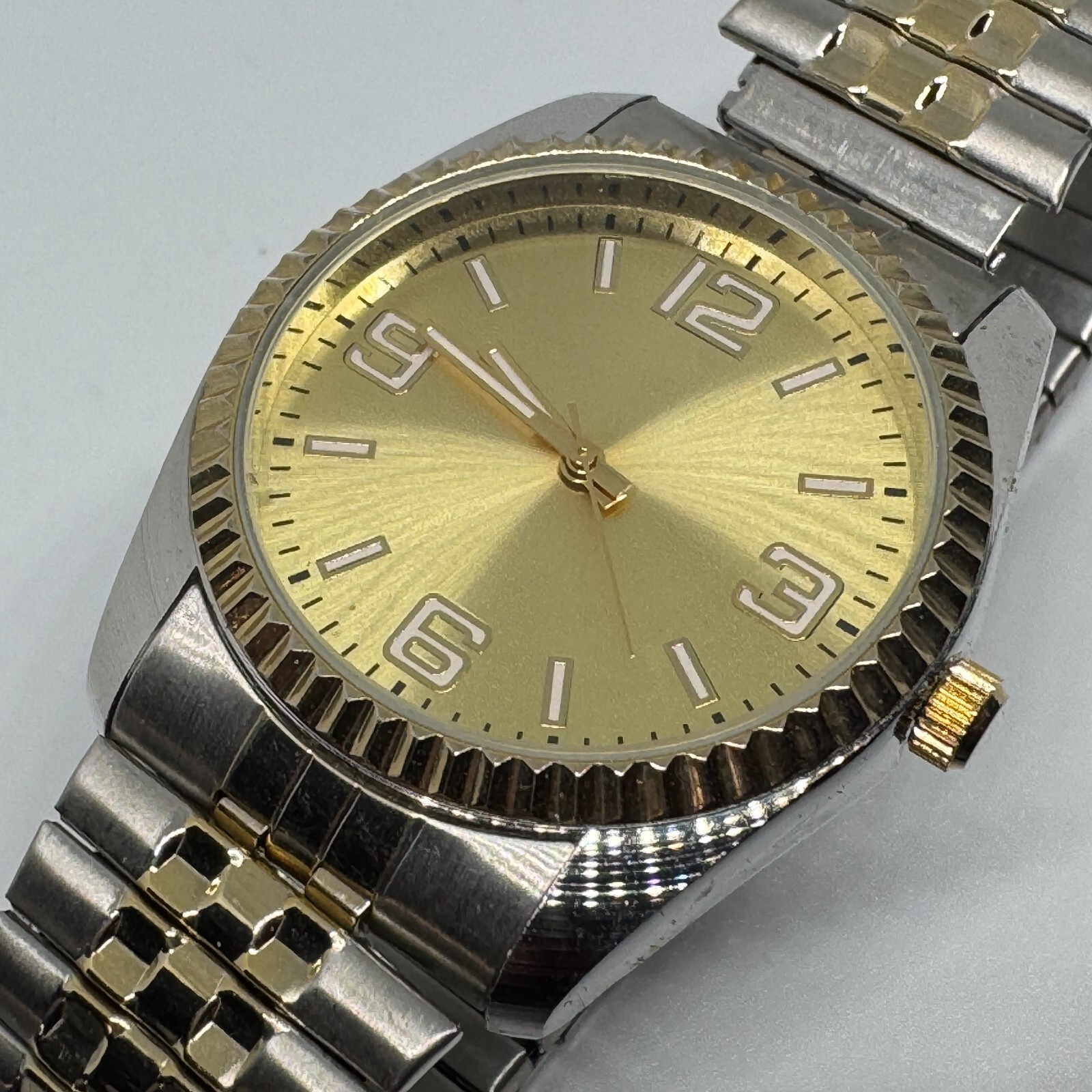 VTG Allude Quartz Watch Men Dual Tone Fluted Bezel Stretch Analog New Battery