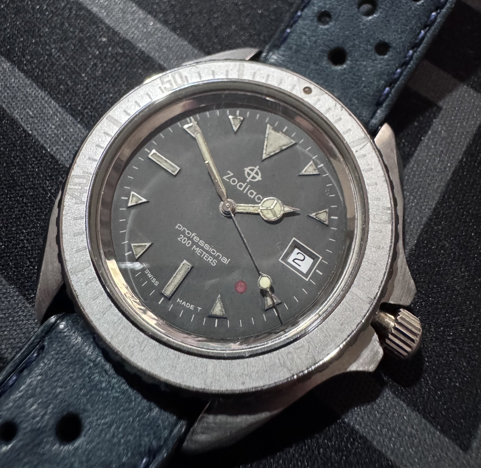 Zodiac Red Dot 106.16.21 “Monnin Diver” Vintage Professional Quartz 200m Watch