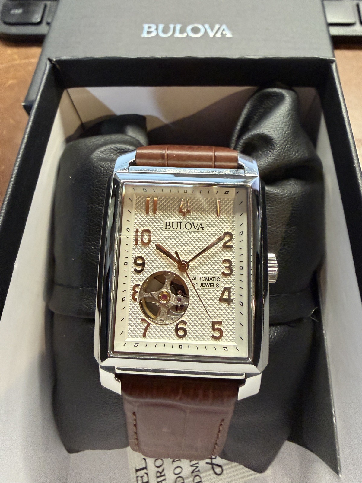 Bulova Sutton White Dial Leather Strap Automatic 21 Jewels 96A268 Mens Watch