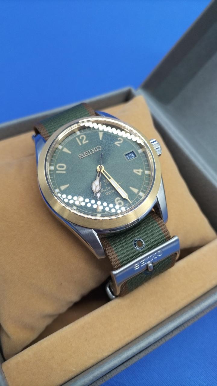 Automatic winding wristwatch (Prospex) model number 6R35 01B0 SEIKO