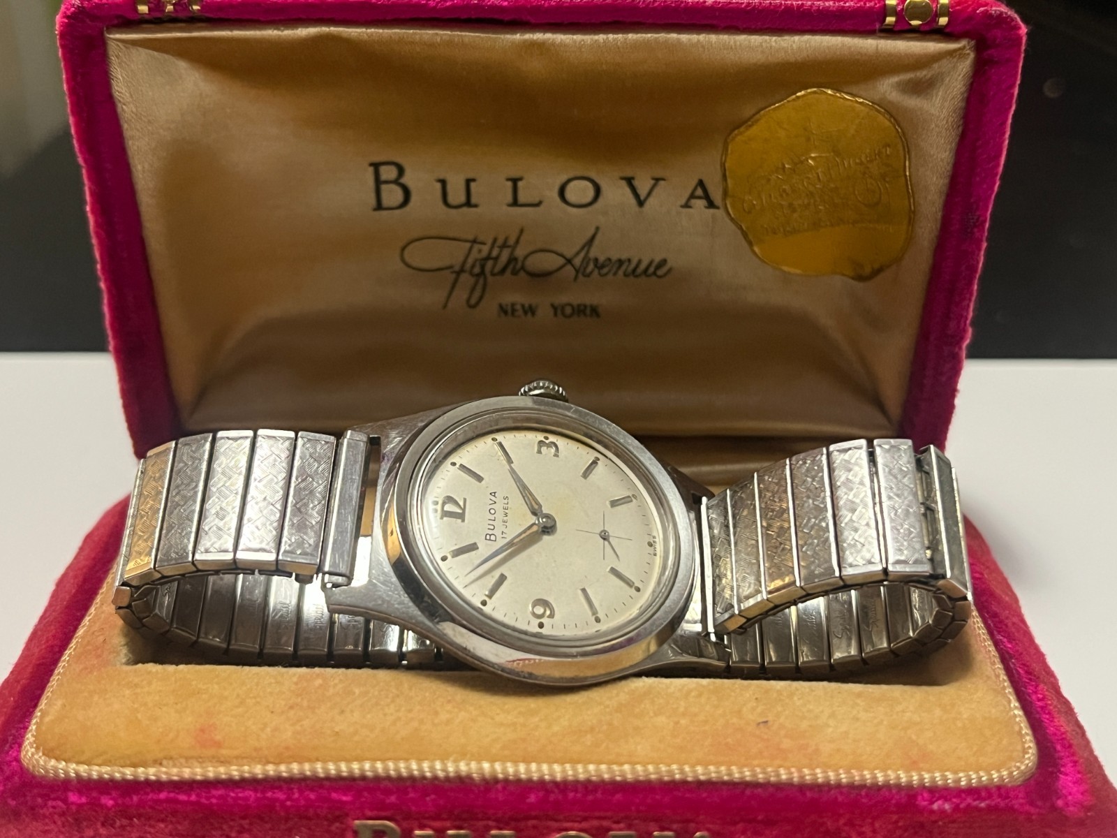 Vintage Men’s Bulova 17J Manual Winding Dress Watch