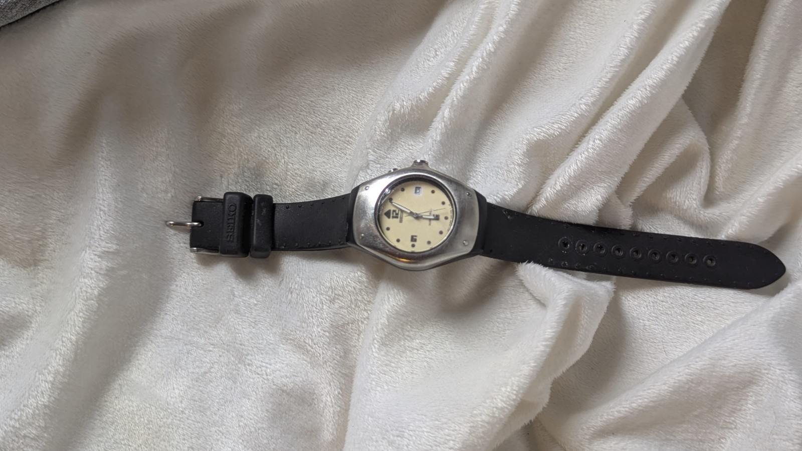 Vintage Seiko Kinetic 3M22-0U49 Women’s Gold Tone Wristwatch Runs Estate Find