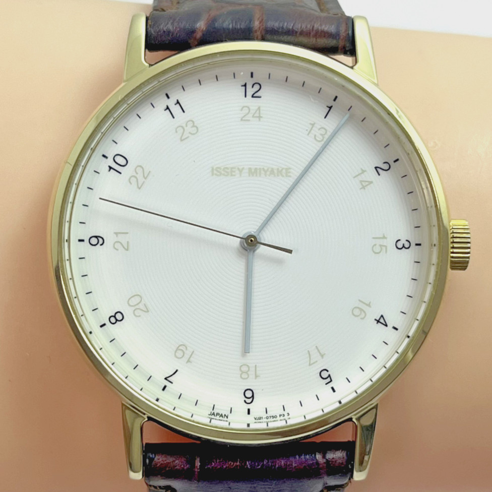 SEIKO ISSEY MIYAKE ” f ” Watch by Ichiro Iwasaki White Dial Qz Japan w/Box#B792