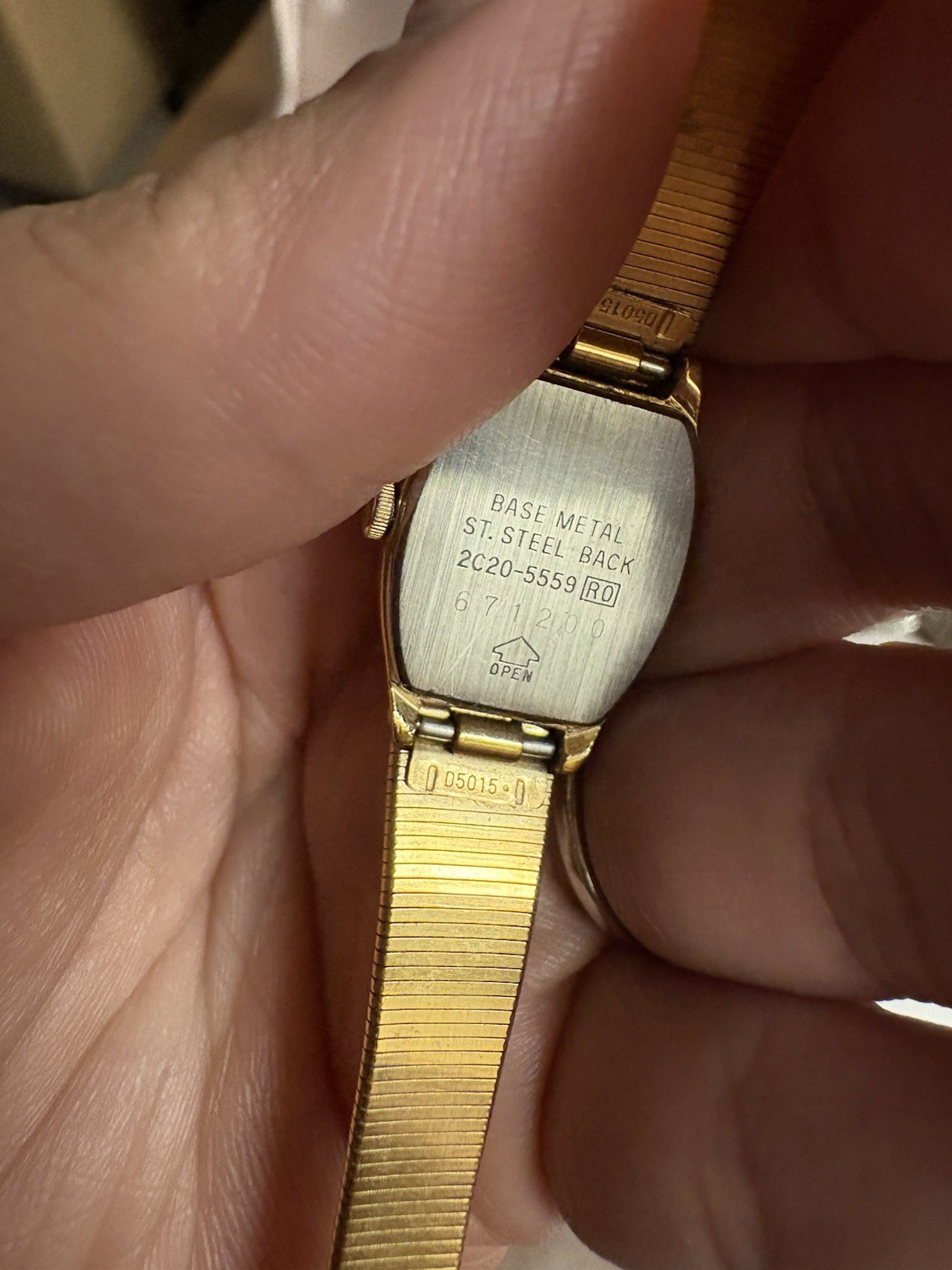 Seiko Quartz Wristwatch Gold Rectangle Analog Bracelet Band Stick Indexes