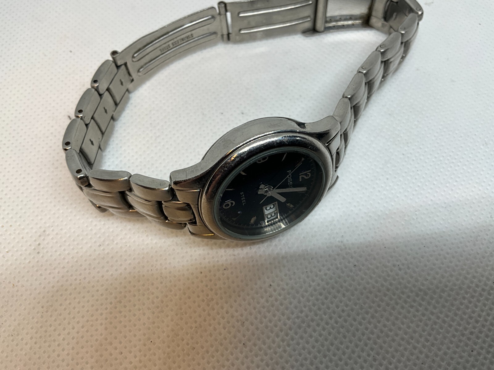 Desirable Fossil Steel womens watch with super large date numbers, light wear