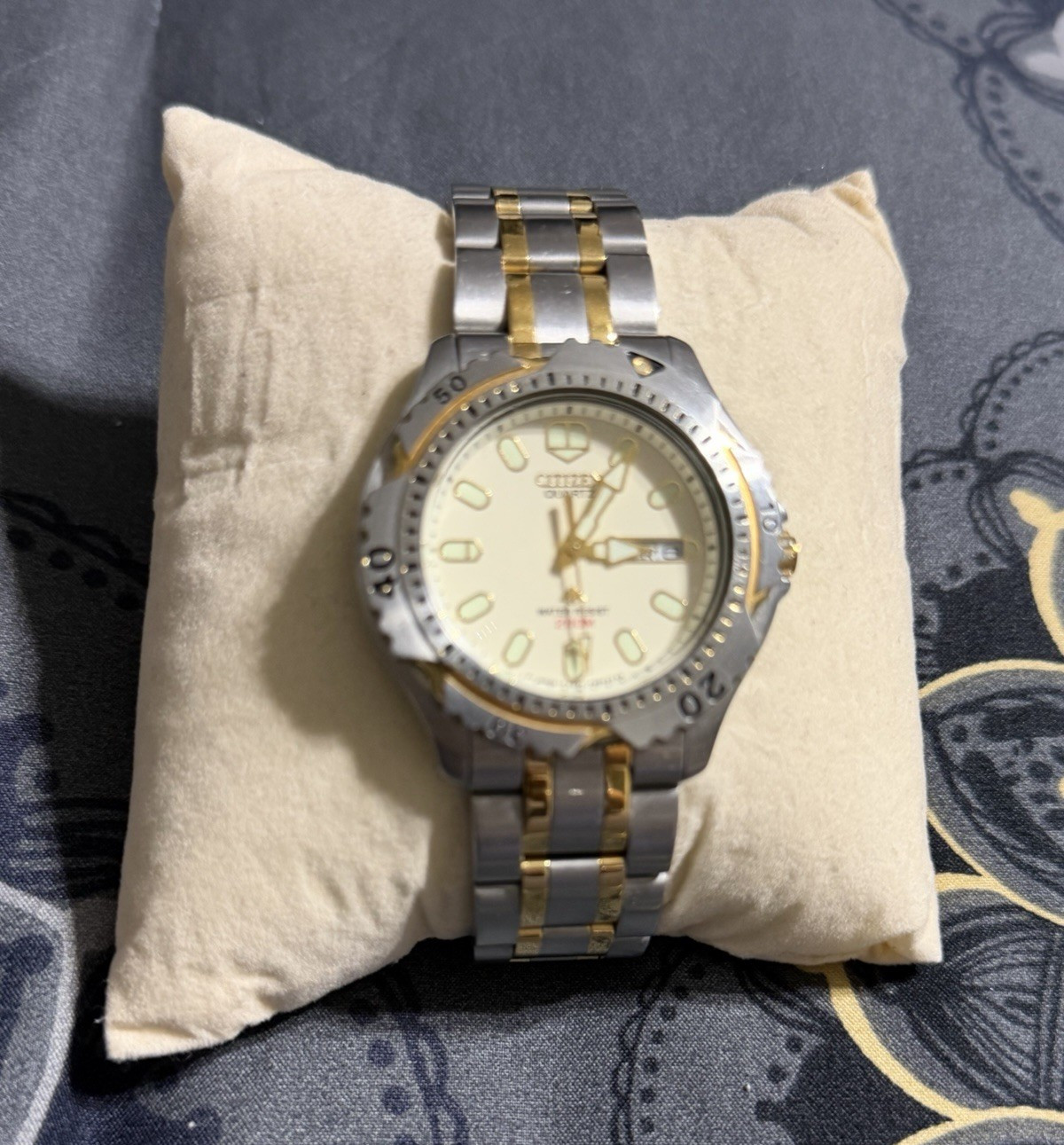 Citizen Promaster Diver Quartz 200m Two-Tone SS White Dial Date 40mm