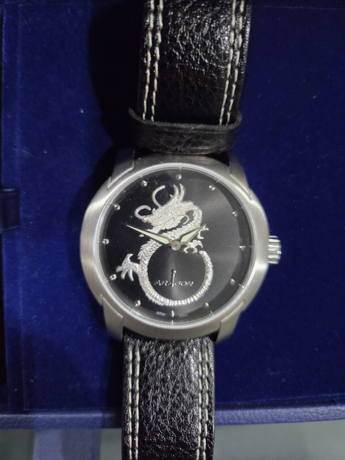 ARAGON Anviator Men’s Quartz 43mm Dragon Dial 100m Black Leather Strap Box