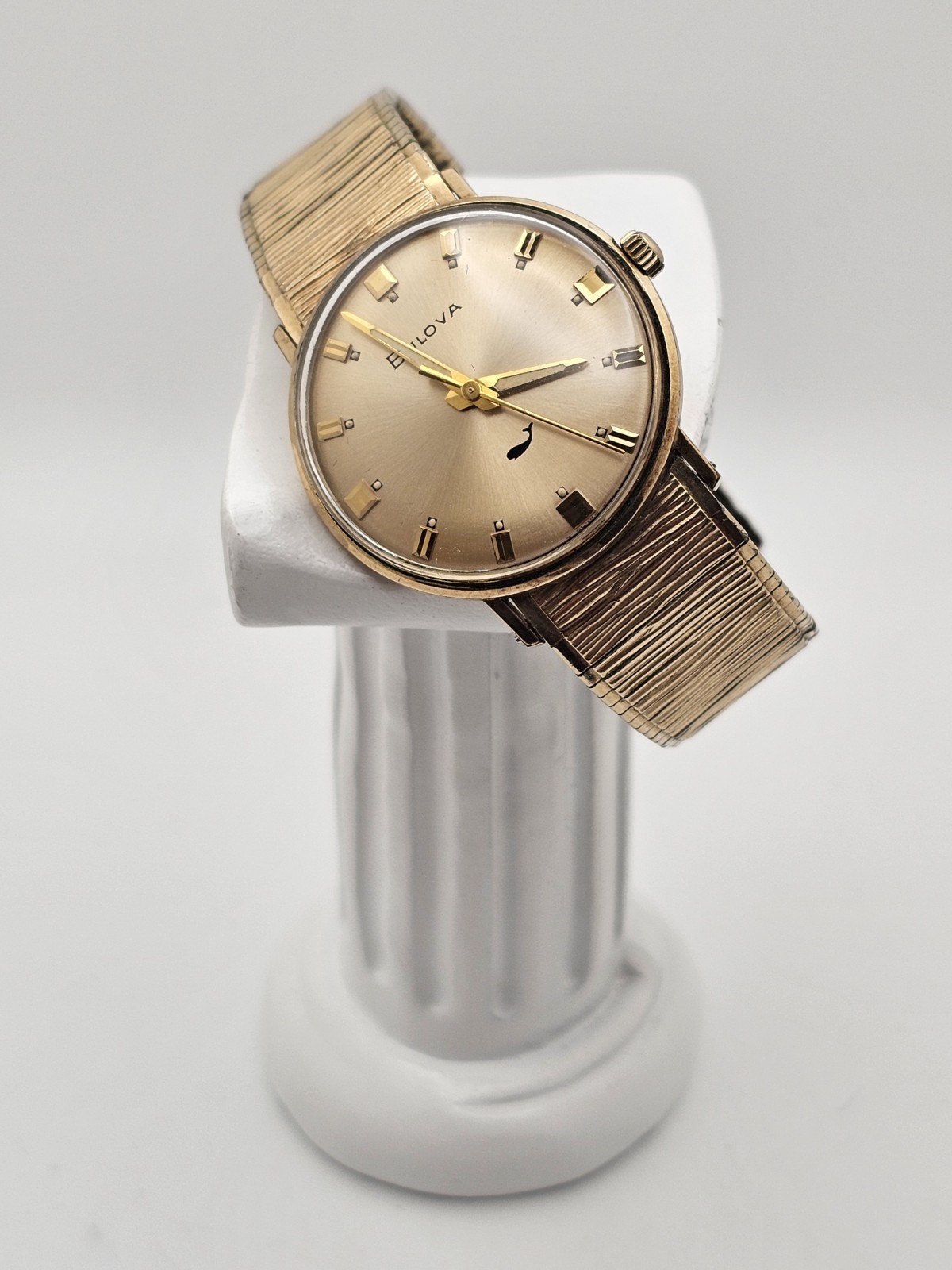 Vintage 1970 Bulova “Whale” Mechanical 10k Gold filled Case Analog Men Watch🔥👀