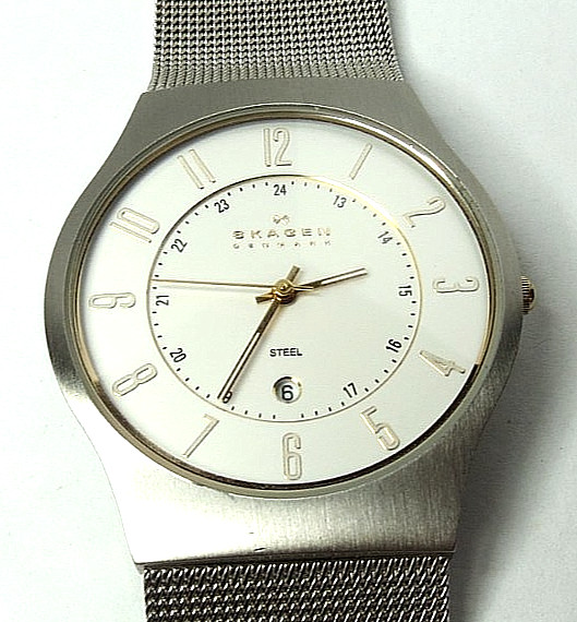 NICE MENS QUARTZ SKAGEN DENMARK SLIM WHITE DIAL 233XLSGS BAND STEEL-MASH RUNS