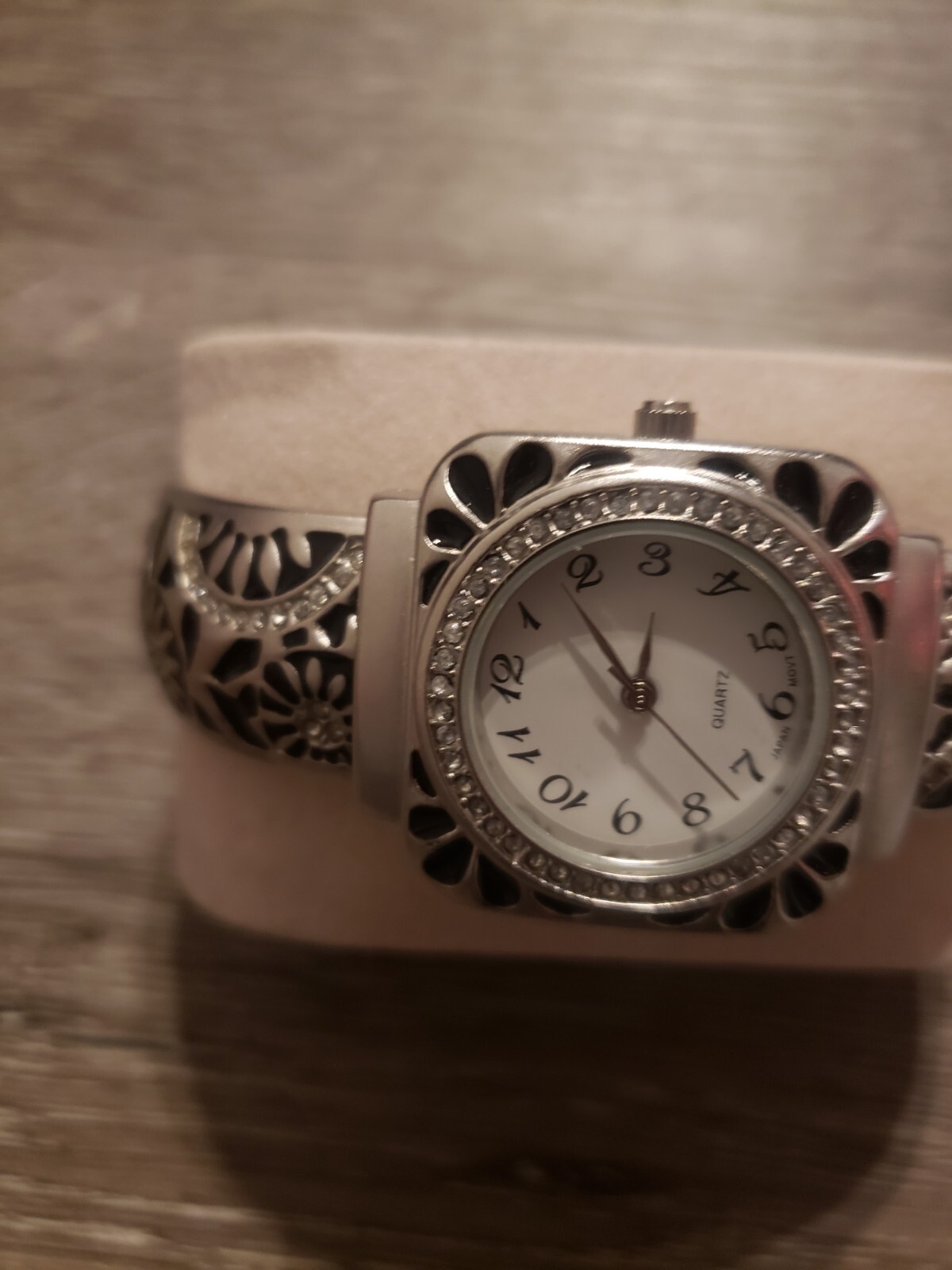 Accutime Analog Wriswatch with a Cuff Band and Quartz Movement