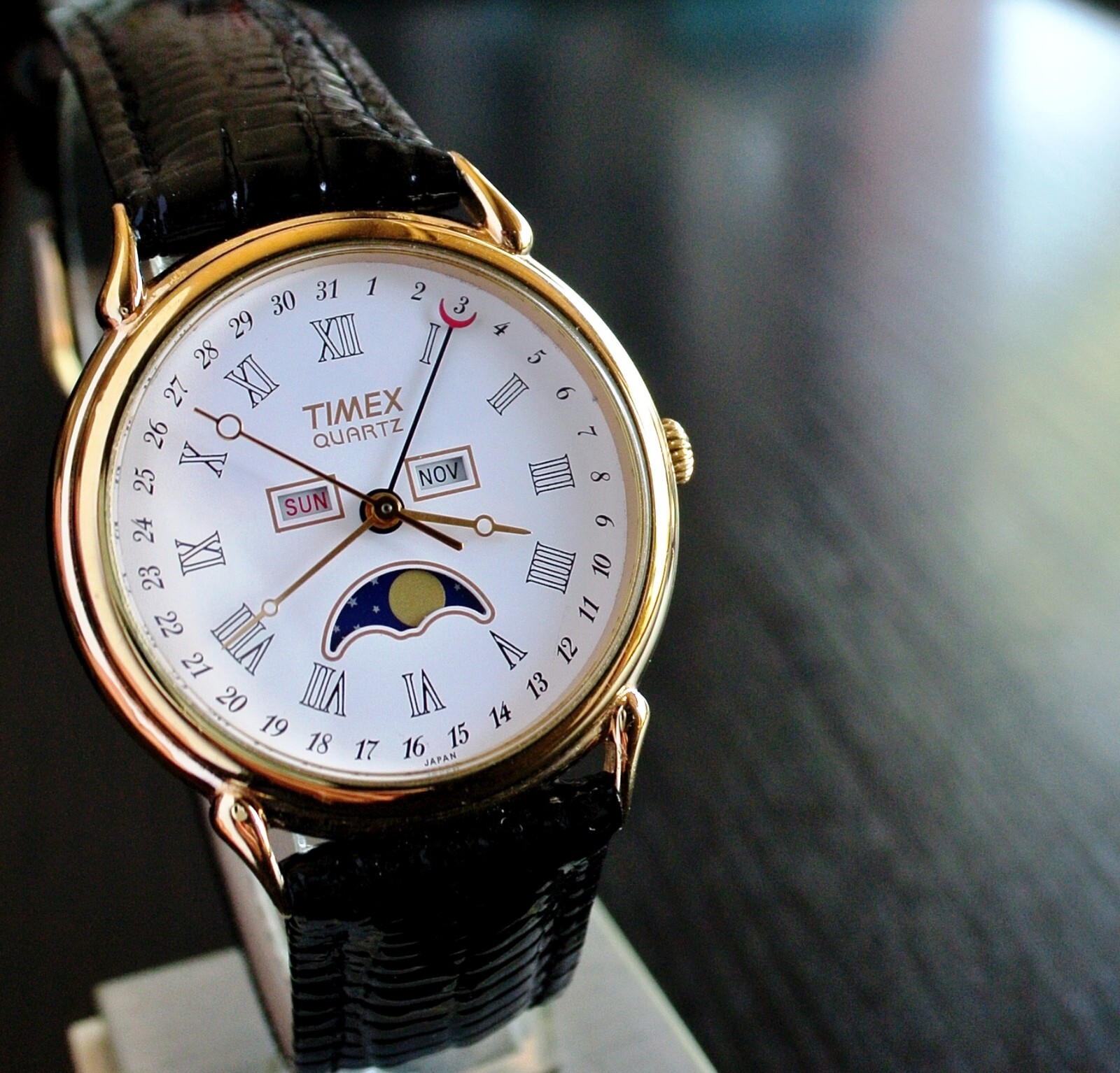 VINTAGE TIMEX TRIPLE DATE MOON PHASE DIAL QUARTZ MEN’S GOLDEN BLACK DRESS WATCH